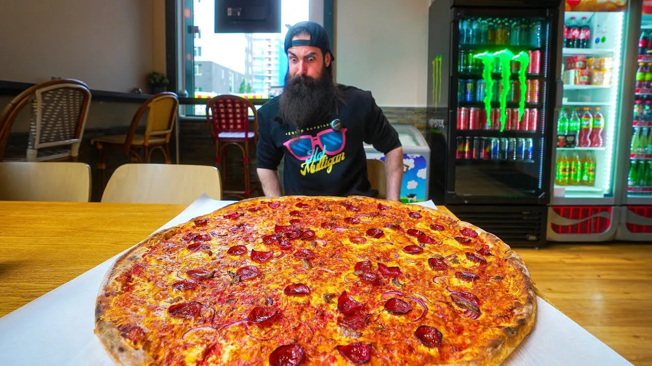 Thumbnail for the 75cm Pizza Challenge at Oslove's Pizza video