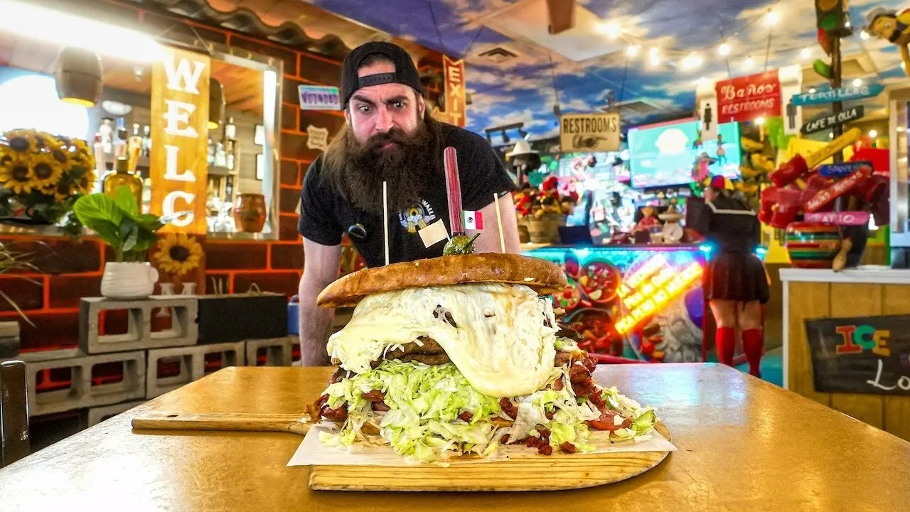 Thumbnail for the Super Torta Cubana Challenge at La Vecindad video