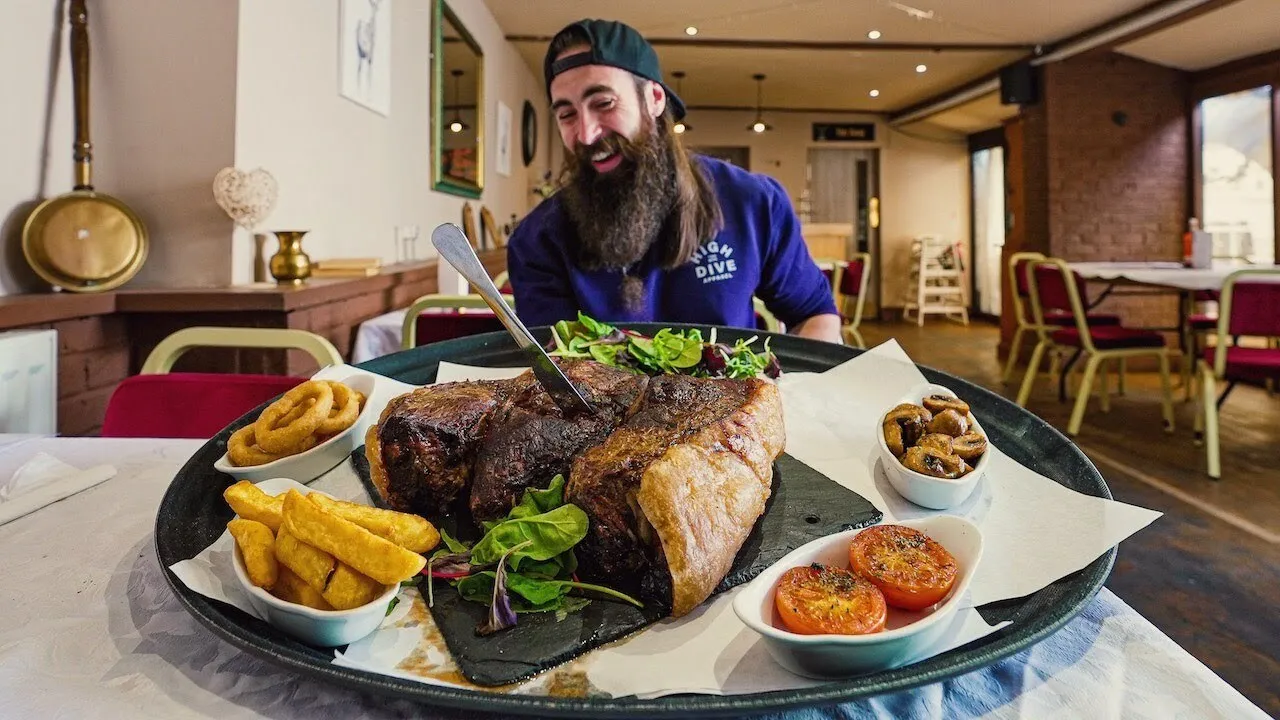 Thumbnail for the 100oz Steak Challenge at The White Hart video
